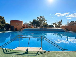 Appartement  Carrer cap llevant. Apartament a santa margarida- roses amb vistes al mar al complex