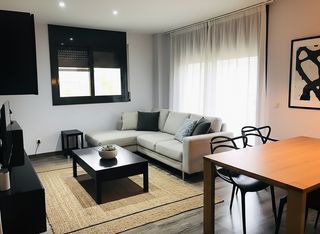 Etagenwohnung  Carrer de pau masó. Pis de 3 habitacions i garatge tancat a mas masó salt / piso de