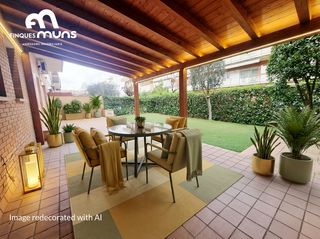 Etagenwohnung  Carrer castell de peralada. Exclusiva planta baixa amb gran jard� privat de 143m2 a migdia-p