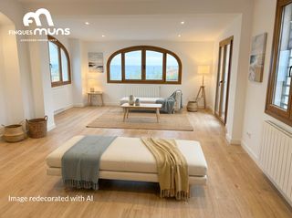 Chalet  Carrer ribagorça. Xalet amb vistes al mar, piscina i gran potencial a llançà costa