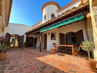 Chalet  Carrer josep maria de sagarra. Espectacular xalet a llan��./ espectacular chalet en llan�� / sp
