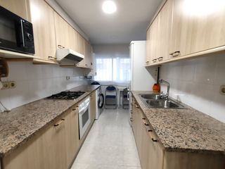 Location Appartement  Carrer castell de requesens. Pis d'una habitació amb mobles a pericot girona / piso de una ha