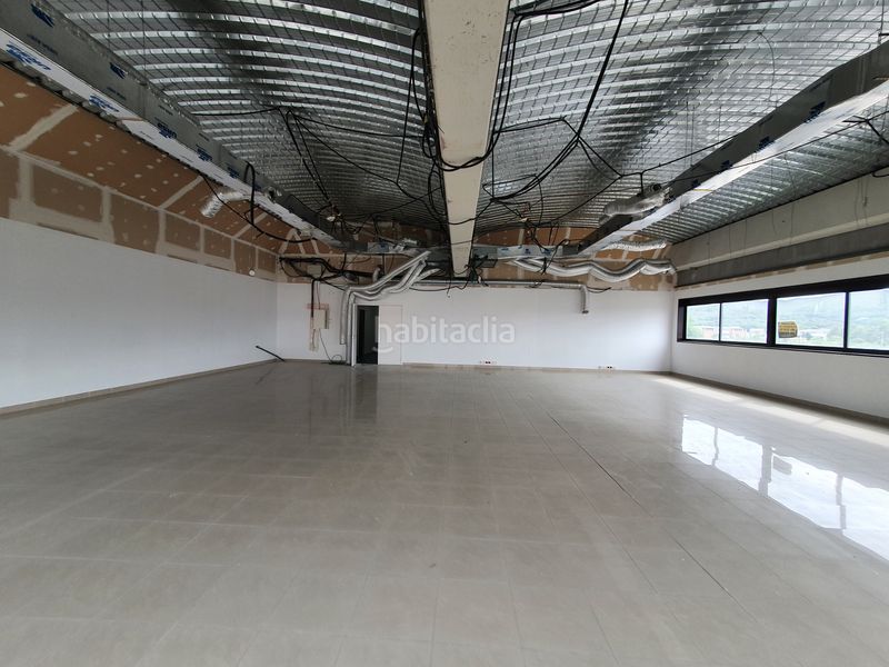 Foto 375758f2-3369-46d3-8d07-72a99daa544e. Oficina amb aparcament a Celrà