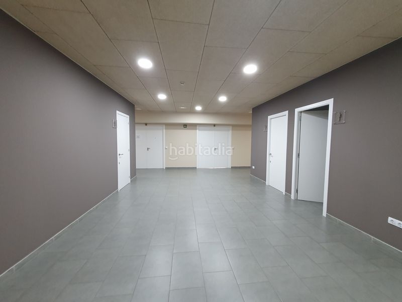 Foto f46d1225-7a40-49d4-b5ce-ac9b0eecc95e. Oficina amb aparcament a Celrà
