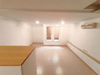 Affitto Ufficio  Carrer de l'olivera. Es lloga oficina dúplex a vista alegre / se alquila oficina dúpl