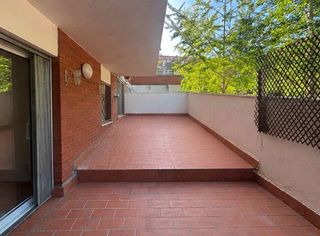 Ground floor  Plaça joaquim camps arboix. Ampli i lluminós pis de 3 habitacions amb gran terrassa a montil