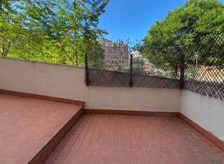 Planta baja  Plaça joaquim camps arboix. Ampli i lluminós pis de 3 habitacions amb gran terrassa a montil