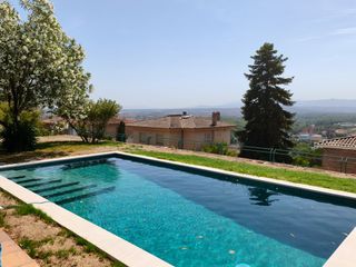 Rent Chalet in Montjuïc. Casa amb piscina a montjuic