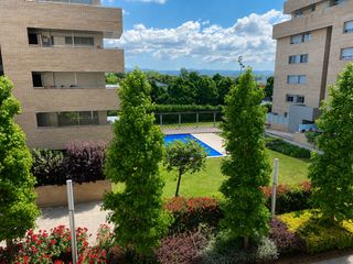 Piso  Carrer del pla de salt. Pis ampli i lluminós amb piscina i jardí comunitari al pla de sa