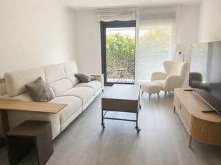 Appartement  Carrer migdia. Pis modern i elegant amb terrassa, piscina, pàrquing i traster a