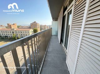 Pis  Carrer emili grahit. Ampli pis cèntric a girona / amplio piso céntrico en girona / sp