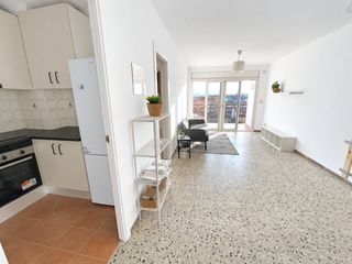 Flat  Carrer de les teixidores. Pis en venda amb terrassa de 4 habitacions a salt / piso en vent