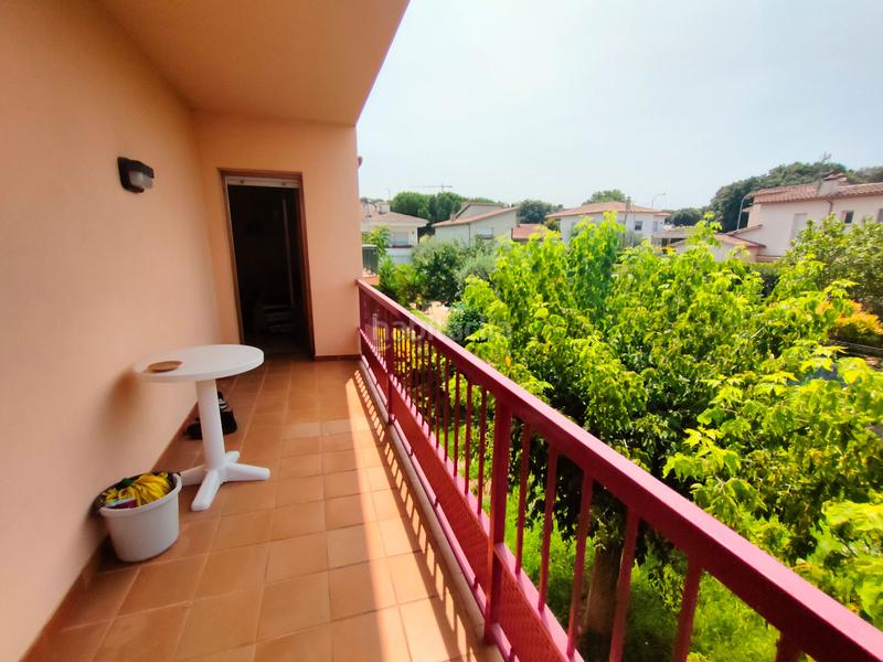 Foto 1d900b92-b2c2-4744-893c-fdf703c480e5. Xalet amb xemeneia calefacció aparcament a Palau Girona