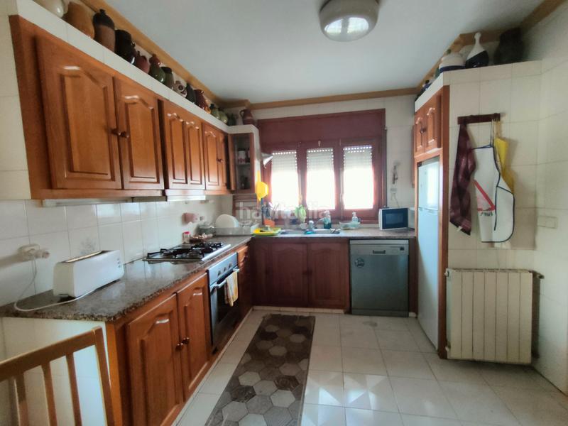 Foto 223279c4-9447-401b-8cf1-cc4500a7a7c5. Xalet amb xemeneia calefacció aparcament a Palau Girona