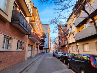 Aparcament cotxe  Carrer de sant salvador d'horta. Plaça per cotxe mitja mes moto en venda a  pericot girona / park