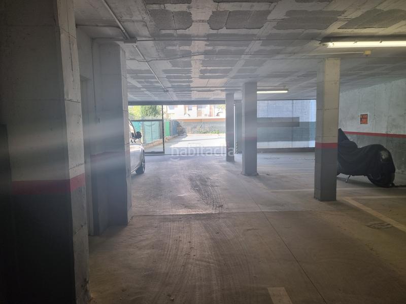 Foto dbea1633-0c53-4e3d-af40-036b42832086. Car parking in carrer de l'empordà 70 in Poble Nou-Olivar Gran Figueres