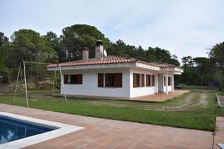 Chalet in Llambilles. Exclusiu xalet amb encant i múltiples possibilitats en plena nat