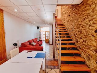 Casa adossada  Carrer major. Encantadora casa en venda amb pati i terrassa al centre de salt