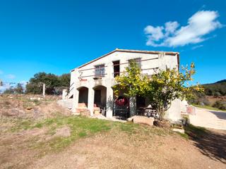Masia a Camí de sant miquel 13. Casa rústica prop del castell de sant miquel-gavarres girona / c