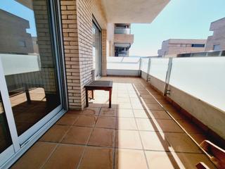 Appartement  Carrer del pla de salt. Pis amb habitació suite, terrassa gran i pàrquing en zona tranqu