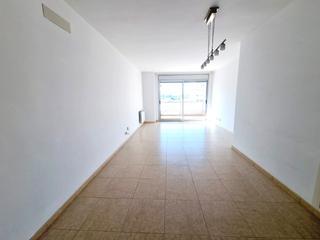 Appartement  Carrer del pla de salt. Pis amb habitació suite, terrassa gran i pàrquing en zona tranqu