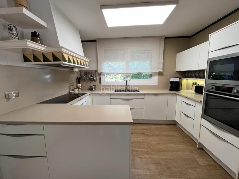 Foto 1aae9584-5d73-4cac-8765-2122435cd3c2. Xalet amb xemeneia calefacció aparcament piscina a Girona