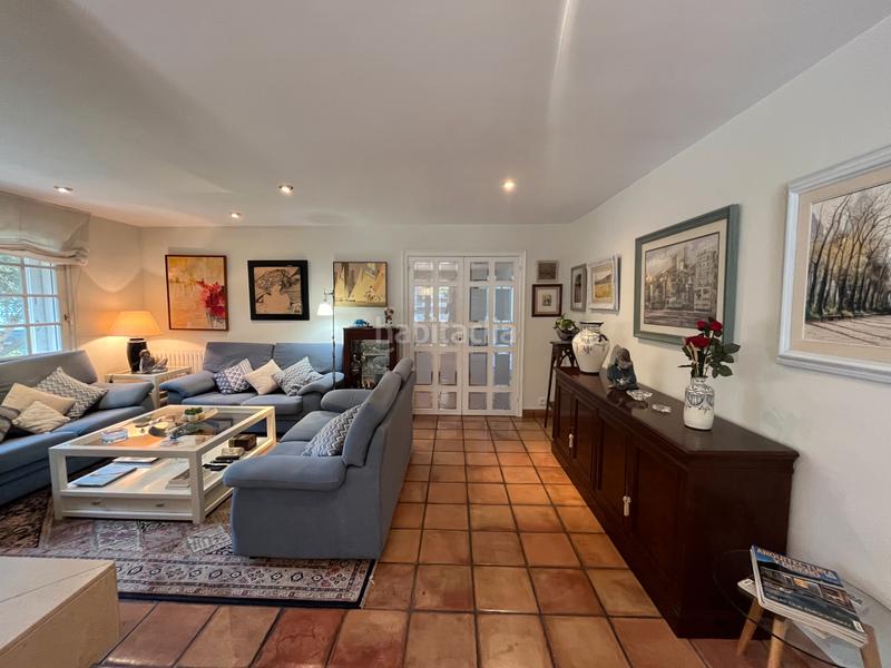 Foto 5d1bbdd5-7d94-4fb6-bf73-230d207971ad. Xalet amb xemeneia calefacció aparcament piscina a Girona