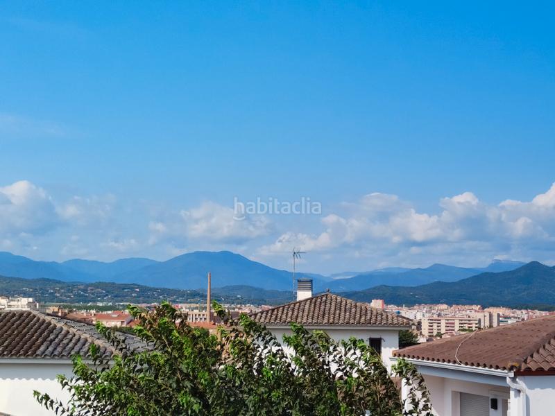Foto 87f6ca32-8066-4064-bb75-f7ebcbf75cf9. Xalet amb xemeneia calefacció aparcament piscina a Girona