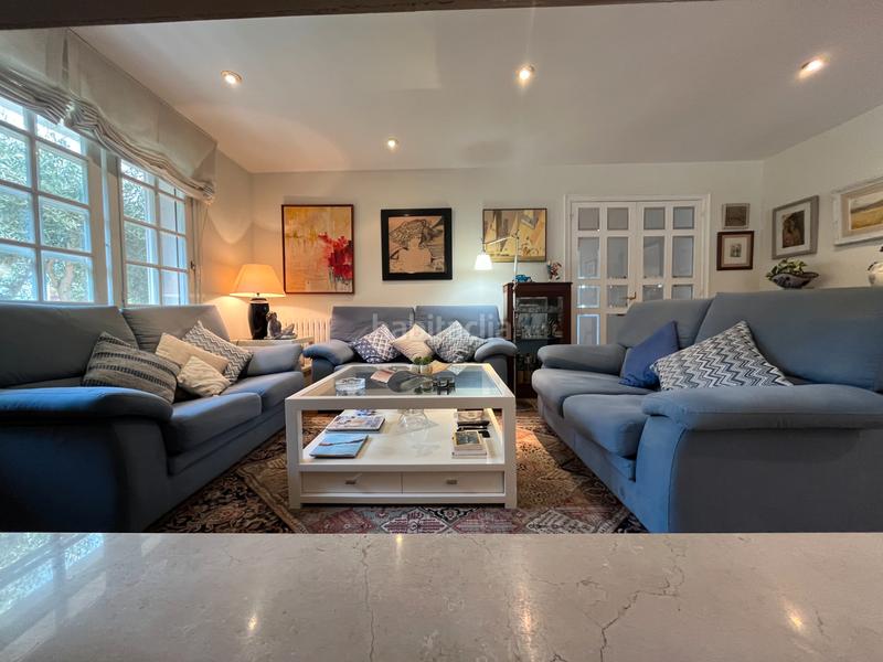 Foto e71ac5f5-0b30-4cf0-8af0-b45a393dda51. Xalet amb xemeneia calefacció aparcament piscina a Girona