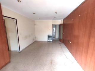 Appartement  Carrer del doctor ferran. Pis en venda de 3 habitacions amb terrassa al centre de salt / p