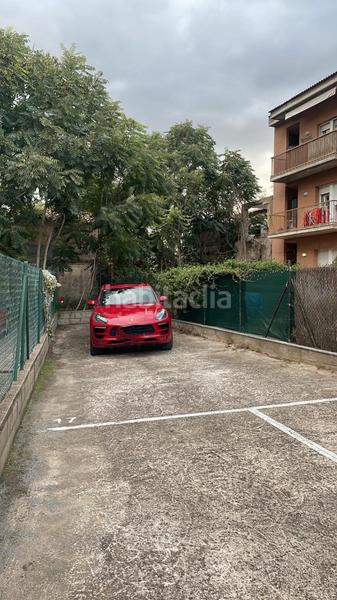 Foto efa9b2fe-c880-47e6-a2ba-81b52fc4487b. Location parking voiture dans carrer de joan bautista torroella i bastons 23 dans Girona