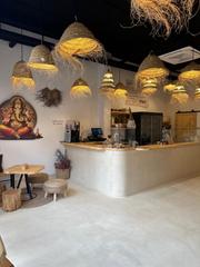 Lloguer Local Comercial a Centre. Se alquila cafetería con traspaso aplazado  restaurante nuevo en