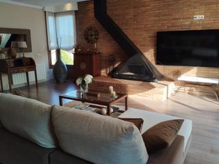 Casa a Viladecavalls. Chalet independiente de lujo con piscina, jacuzzi y diseo nico