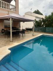 Casa a La Franquesa-Oasis Park. Espléndida casa en urbanización oasis el vendrell con piscina y