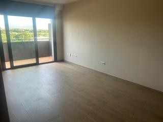 Pis a Centre. Piso en la muntanyeta, semi nuevo con preciosas vistas y parking