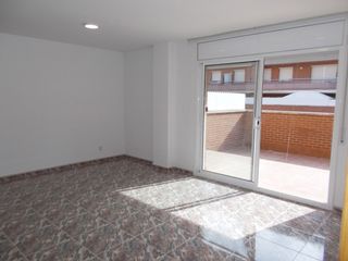 Lloguer Pis  Sant vicenç. Fantástico piso con terraza y piscina comunitaria