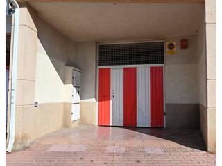Car parking in Valencia 18. Garaje grande cerrado de 24m2 con acceso de rampa