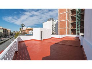 Gebäude in Calle orihuela 76. Oportunidad edificio completo a reformar en torrevieja