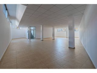 Local Comercial a Calle patricio zammit 75. Oportunidad de inversion en torrevieja local reformado de 152m2
