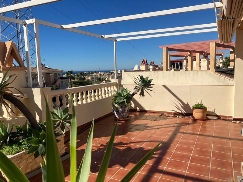 Foto eb55e8e9-96c8-425c-8bc8-1df1a8ad9fc2. Casa adossada amb aparcament piscina a Torrox park Torrox