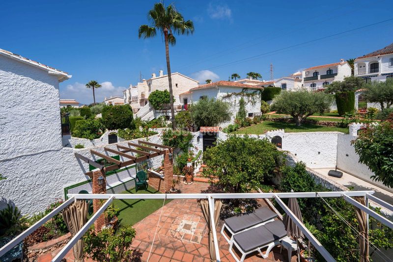 Foto 8be1b37b-cc34-409a-b3d4-f1627a19a29f. Casa adosada en Capistrano Nerja