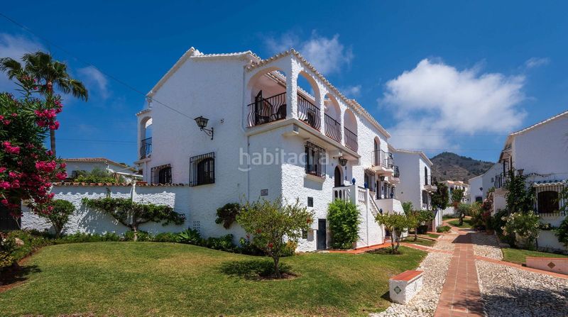 Foto c6a0d3cc-e58d-492a-9a48-37d63806baf6. Casa adosada en Capistrano Nerja