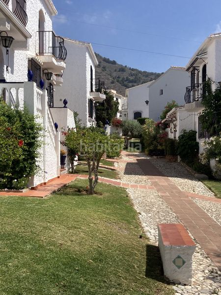 Foto ceec8d3f-9c32-4f21-8a00-906e15a45543. Casa adosada en Capistrano Nerja