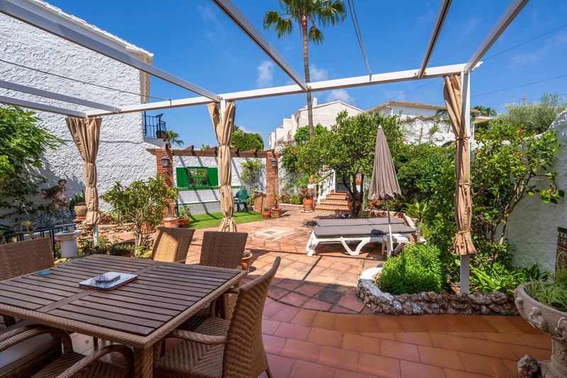 Foto dbf4b78e-6a95-4920-9da6-9ca15e776e9c. Casa adosada en Capistrano Nerja