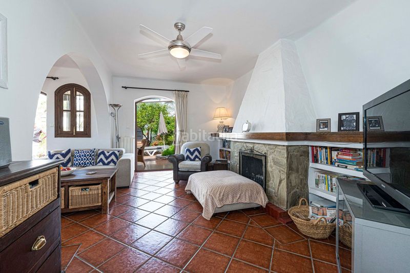 Foto f05e0fc6-51c2-4877-a526-acdf89d36cfc. Casa adosada en Capistrano Nerja