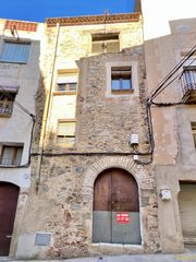 House in Carrer de l'aigua 4. Casa de 4 plantes a reformar