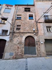 Maison à Carrer de l'aigua 4. Casa de 4 plantes a reformar