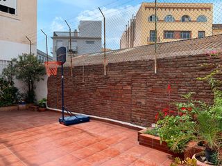Maison à Centre. Casa al cendre de reus de dues plantes més baixos