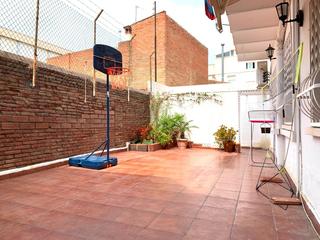 Maison à Centre. Casa al cendre de reus de dues plantes més baixos