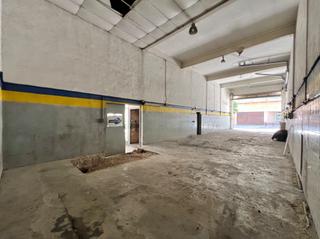 Lloguer Local Comercial a Avinguda de les comarques catalanes 38. Local de 150 m2 al millor centre comercial